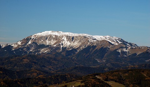 Hohe Veitsch z jihovýchodu, foto Herzi Pinki, © Wikimedia CC BY-SA 3.0